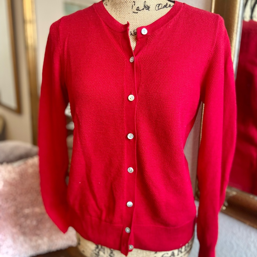 Red xs 6 button cardigan.  Super cute and casual. Pair with jeans or slacks.